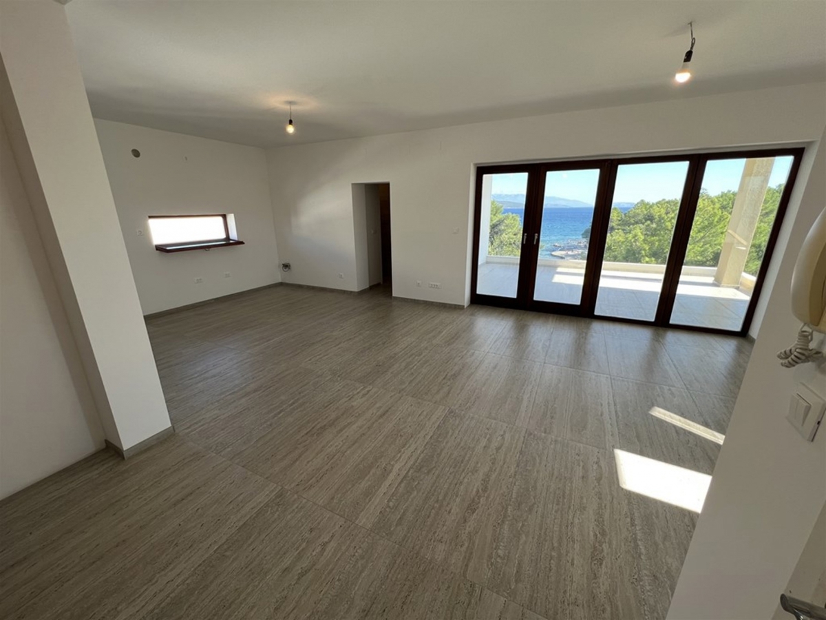 MESTO KRK - Penthouse prvi red do morja