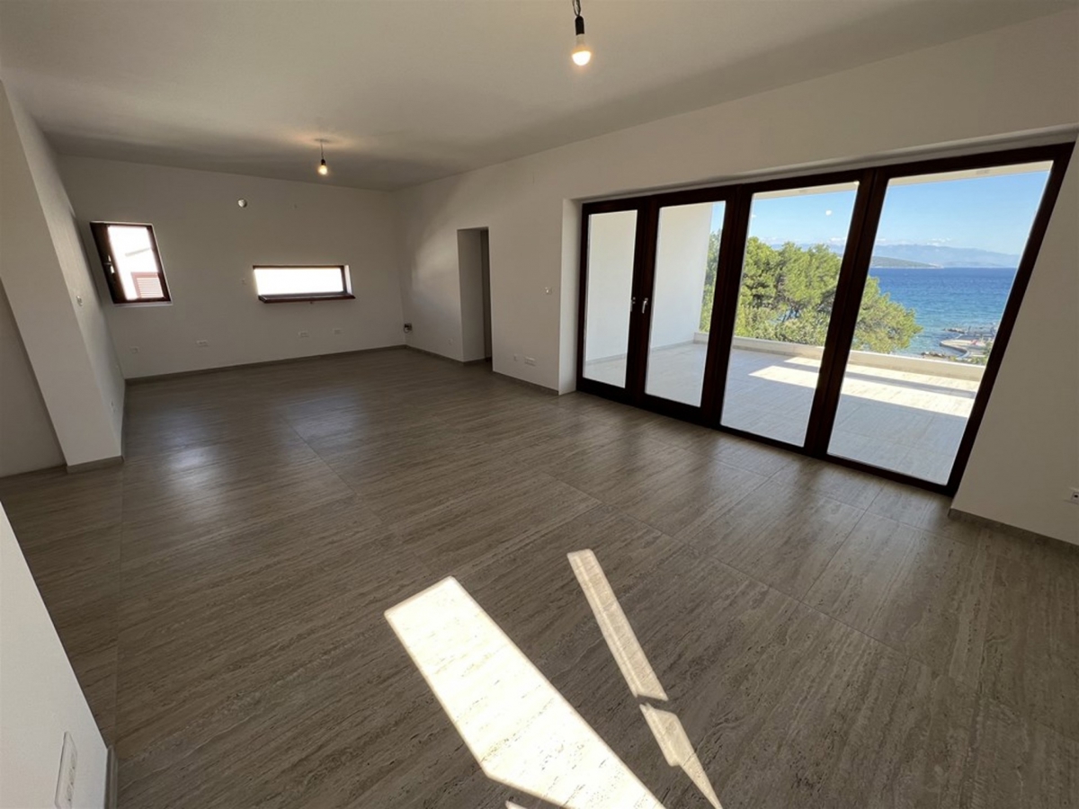 MESTO KRK - Penthouse prvi red do morja