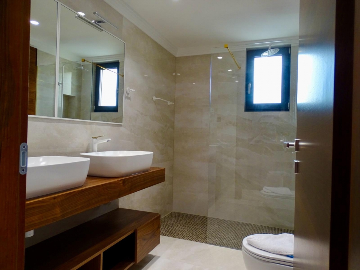 OTOK KRK, MALINSKA - Penthouse z bazenom le 150 metrov od morja