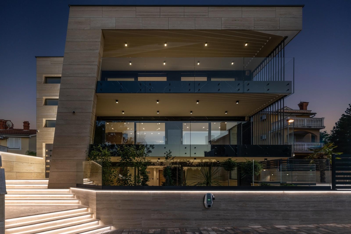 OTOK KRK, MALINSKA - Penthouse z bazenom le 150 metrov od morja