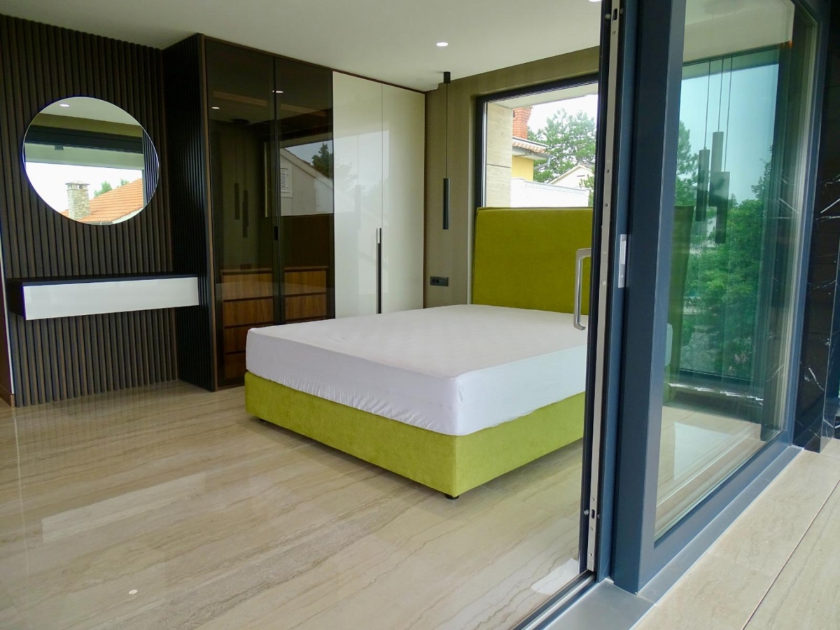 OTOK KRK, MALINSKA - Penthouse z bazenom le 150 metrov od morja