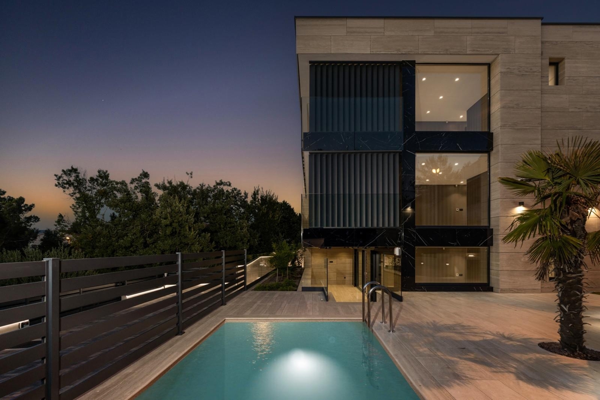 OTOK KRK, MALINSKA - Penthouse z bazenom le 150 metrov od morja