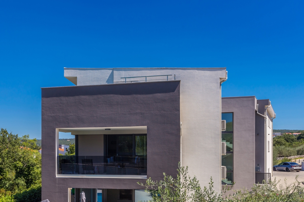 OTOK KRK, MALINSKA - Luksuzni penthouse z bazenom in panoramskim pogledom na morje