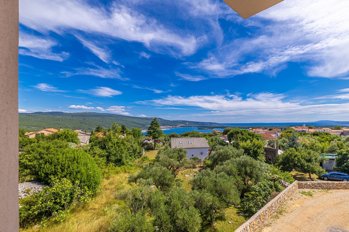 OTOK KRK, okolica mesta Krk - Luksuzna vila s panoramskim pogledom na morje
