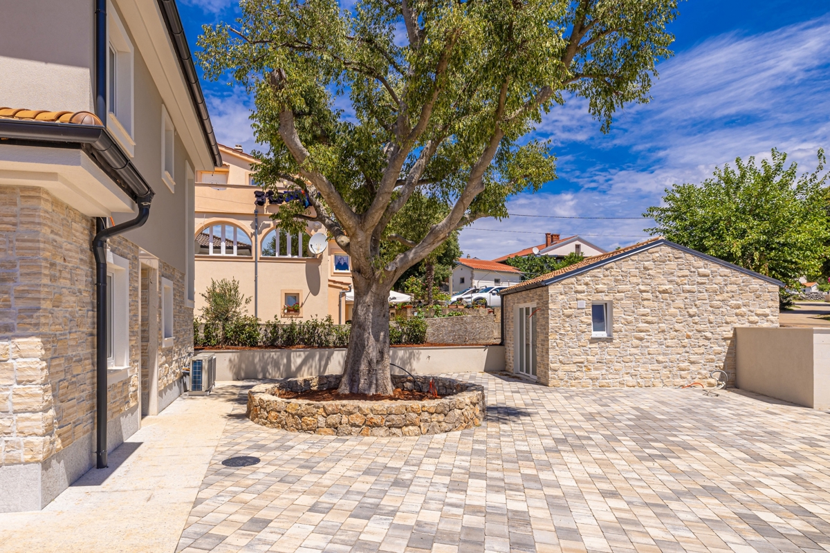 OTOK KRK, GARICA - Luksuzna vila z bazenom na mirni lokaciji.
