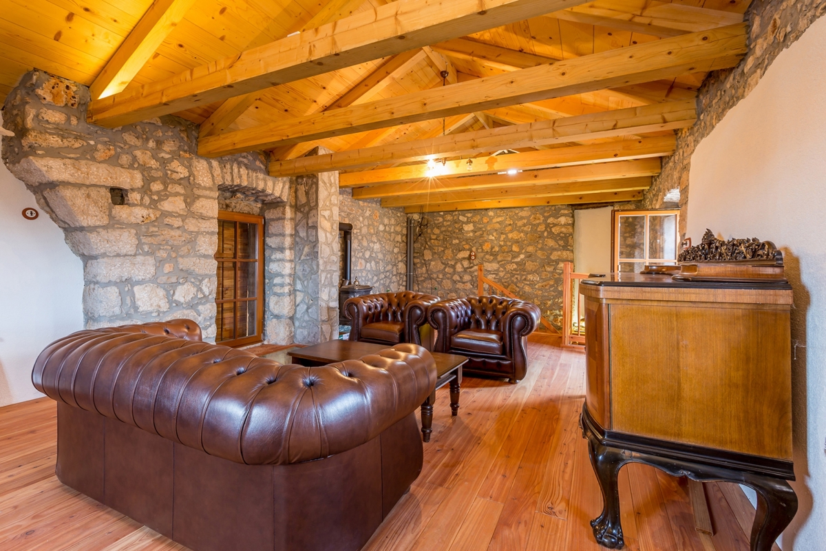 OTOK KRK, OBMOČJE MALINSKA - Avtentična kamnita hiša s pogledom na morje