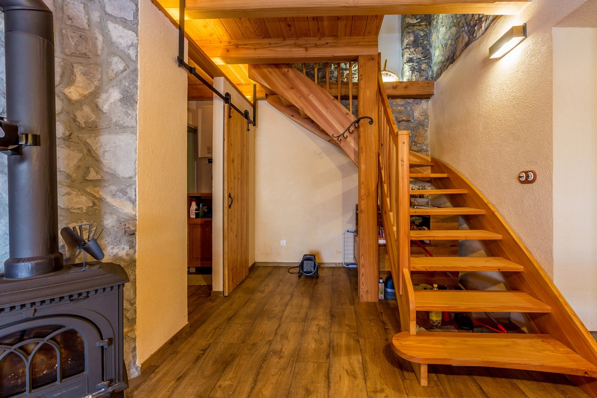 OTOK KRK, OBMOČJE MALINSKA - Avtentična kamnita hiša s pogledom na morje