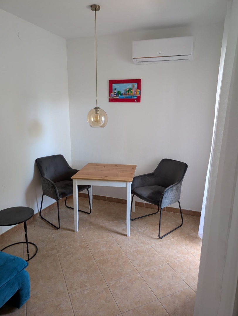 BAŠKA, OTOK KRK - Apartma s parkirnim mestom in pogledom na morje