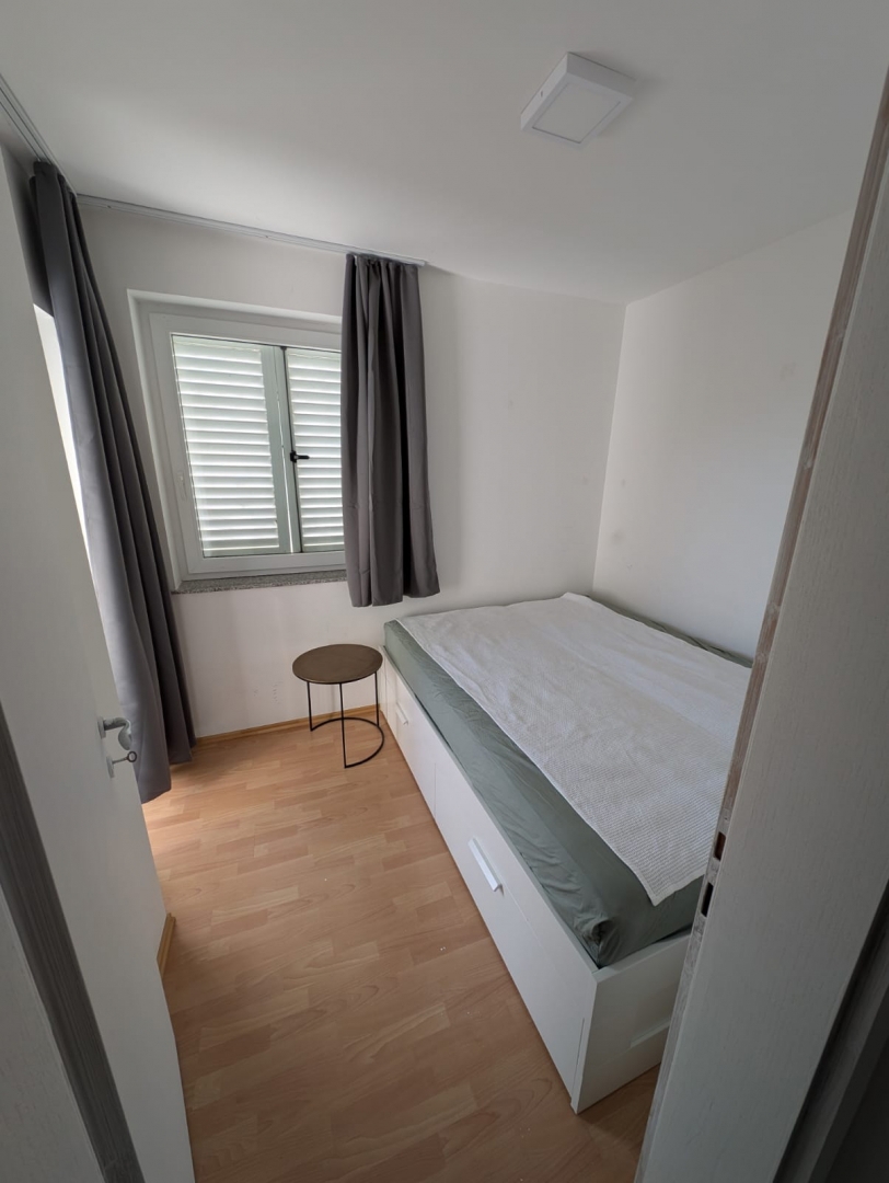 BAŠKA, OTOK KRK - Apartma s parkirnim mestom in pogledom na morje