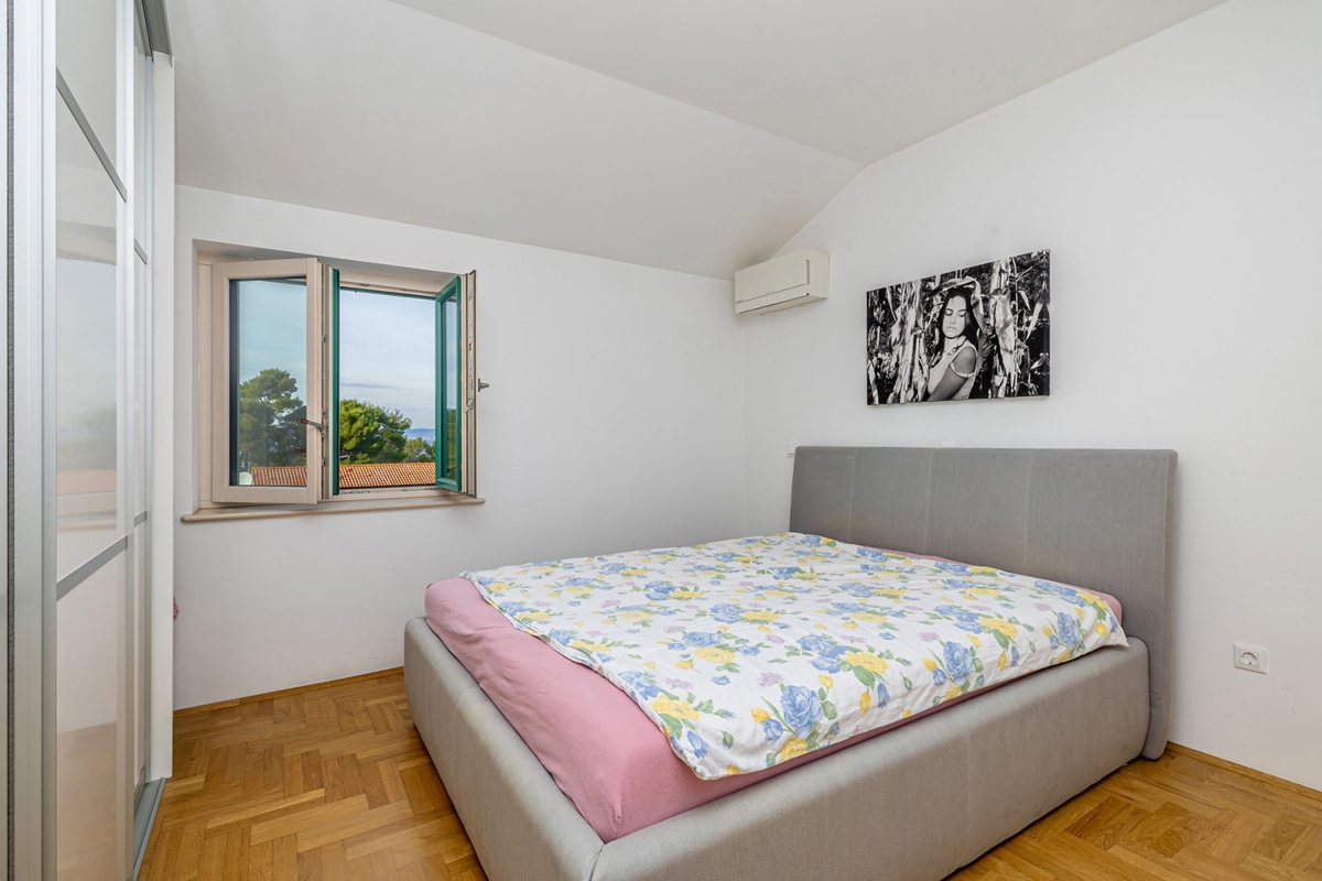 MALINSKA - apartma 70 metrov od plaže