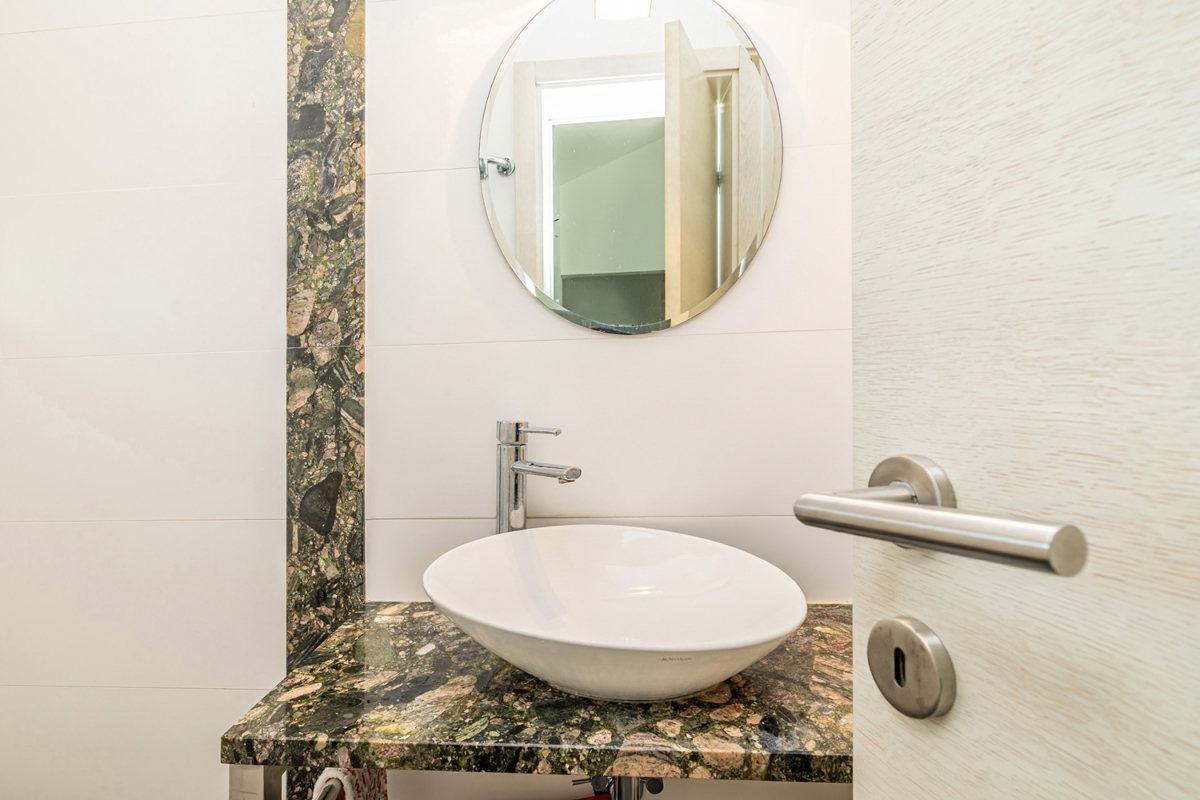 MALINSKA - apartma 70 metrov od plaže