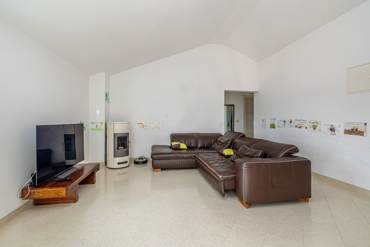 MALINSKA - apartma 70 metrov od plaže