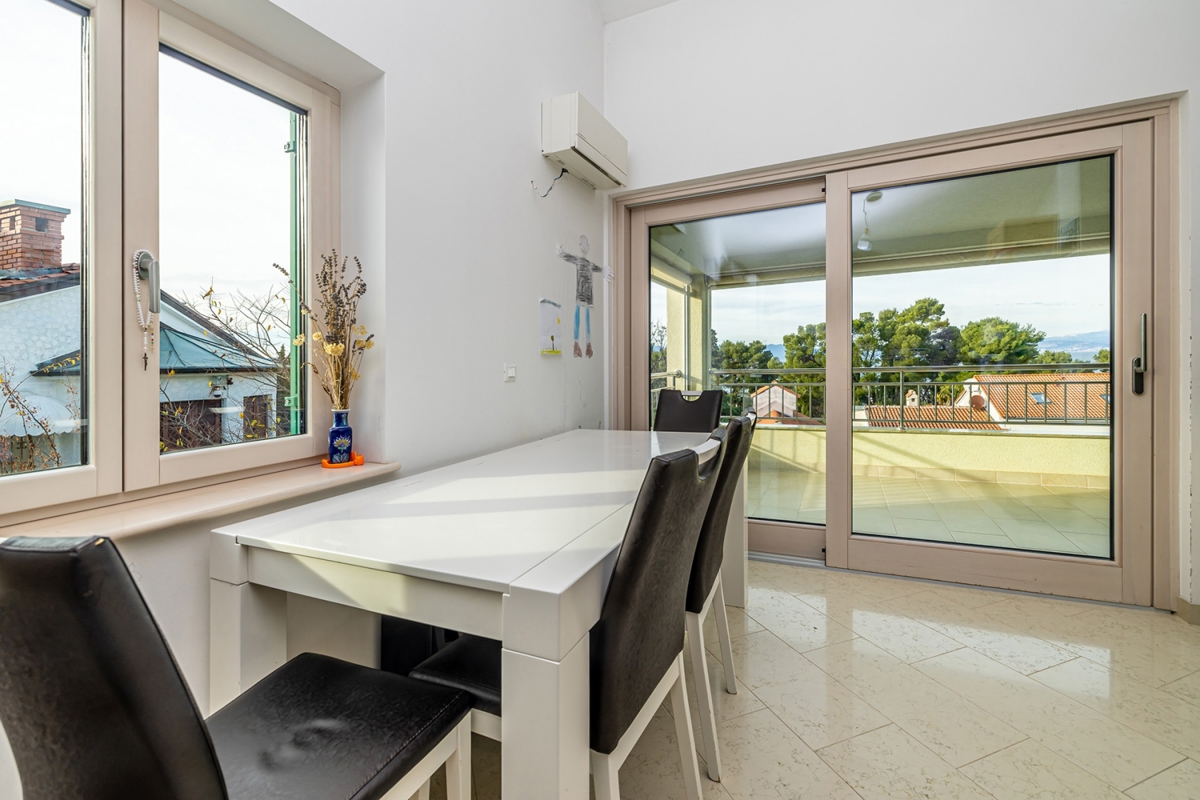 MALINSKA - apartma 70 metrov od plaže