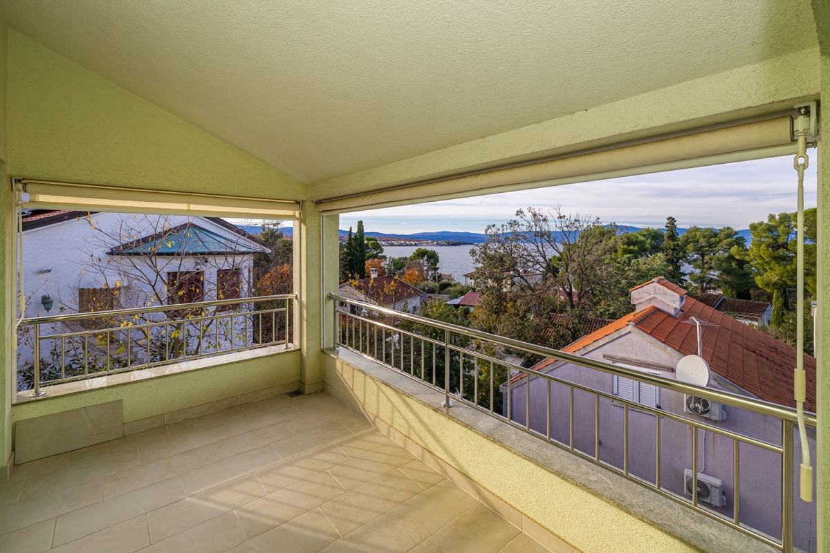 MALINSKA - apartma 70 metrov od plaže