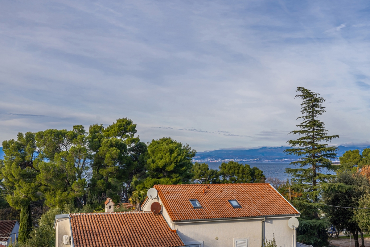 MALINSKA - apartma 70 metrov od plaže