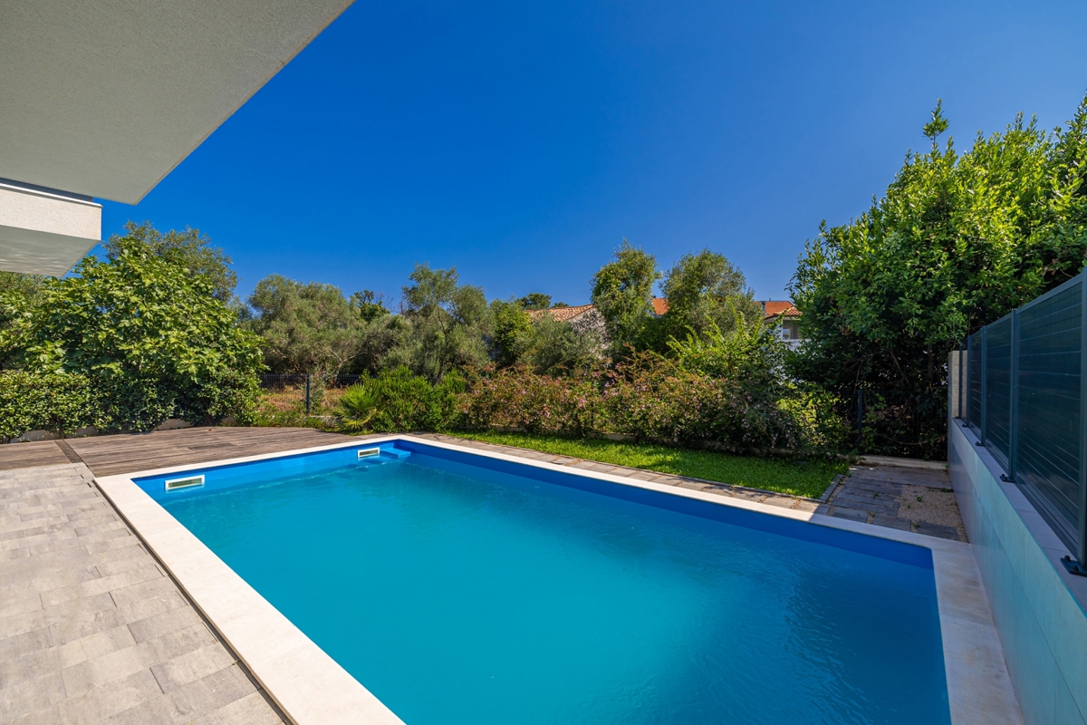 OTOK KRK, PORAT - Dvoetažni apartma z bazenom