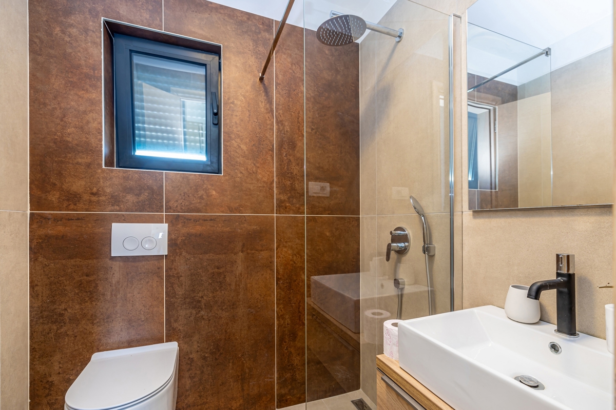 OTOK KRK, PORAT - Dvoetažni apartma z bazenom