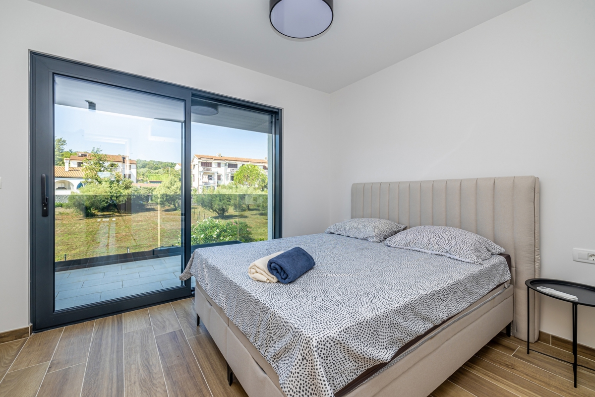 OTOK KRK, PORAT - Dvoetažni apartma z bazenom