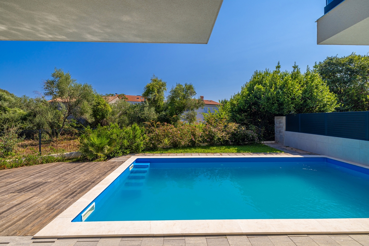 OTOK KRK, PORAT - Dvoetažni apartma z bazenom