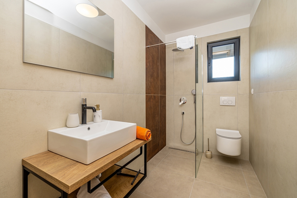 OTOK KRK, PORAT - Dvoetažni apartma z bazenom