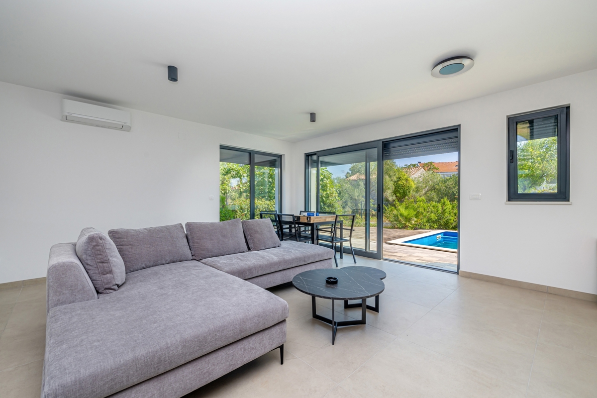 OTOK KRK, PORAT - Dvoetažni apartma z bazenom