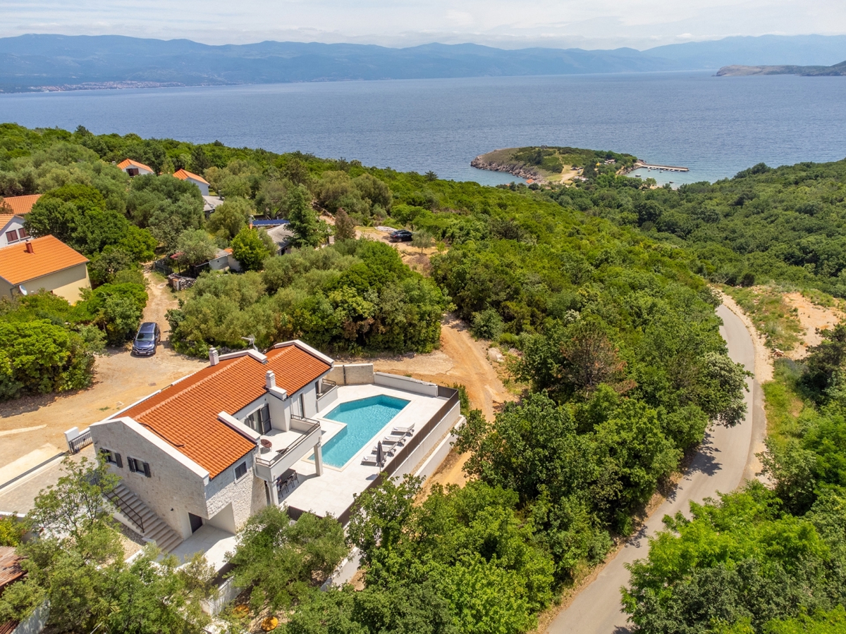 OTOK KRK, VRBNIK - Luksuzna hiša z bazenom blizu morja