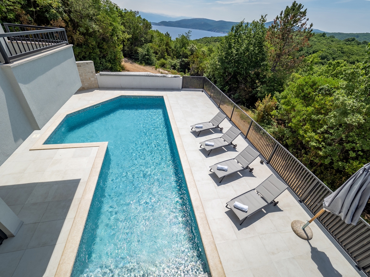OTOK KRK, VRBNIK - Luksuzna hiša z bazenom blizu morja