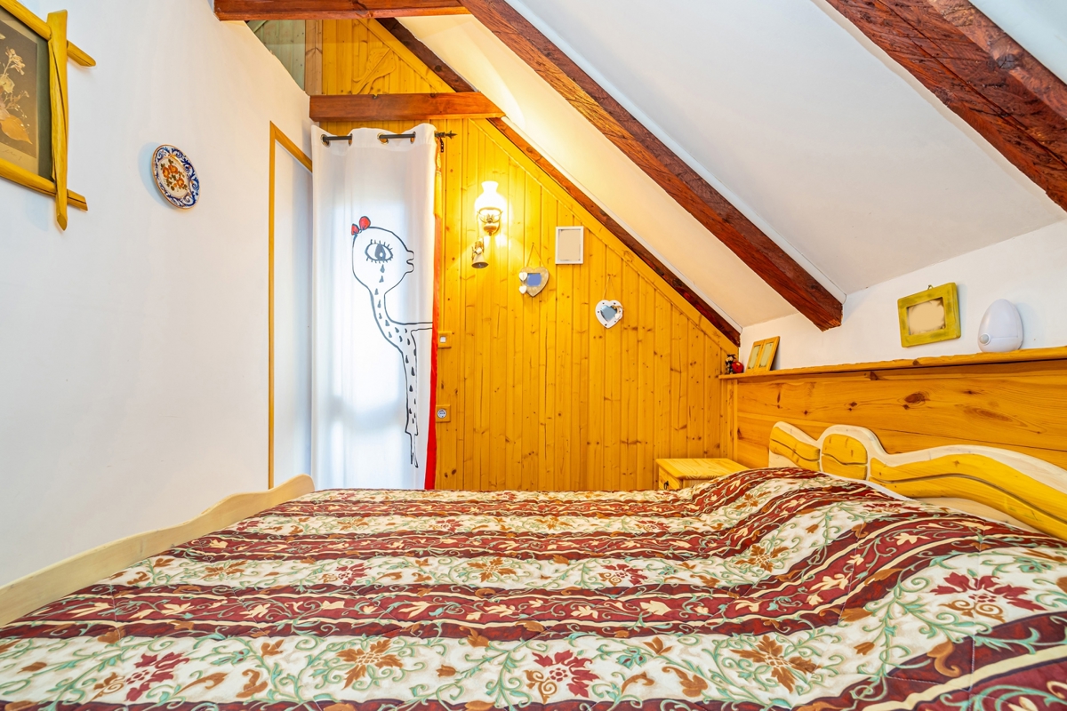 GORSKI KOTAR, LIČ - Hiša na samem obdana z gozdom