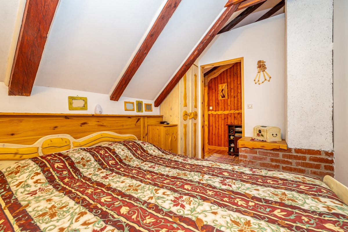 GORSKI KOTAR, LIČ - Hiša na samem obdana z gozdom