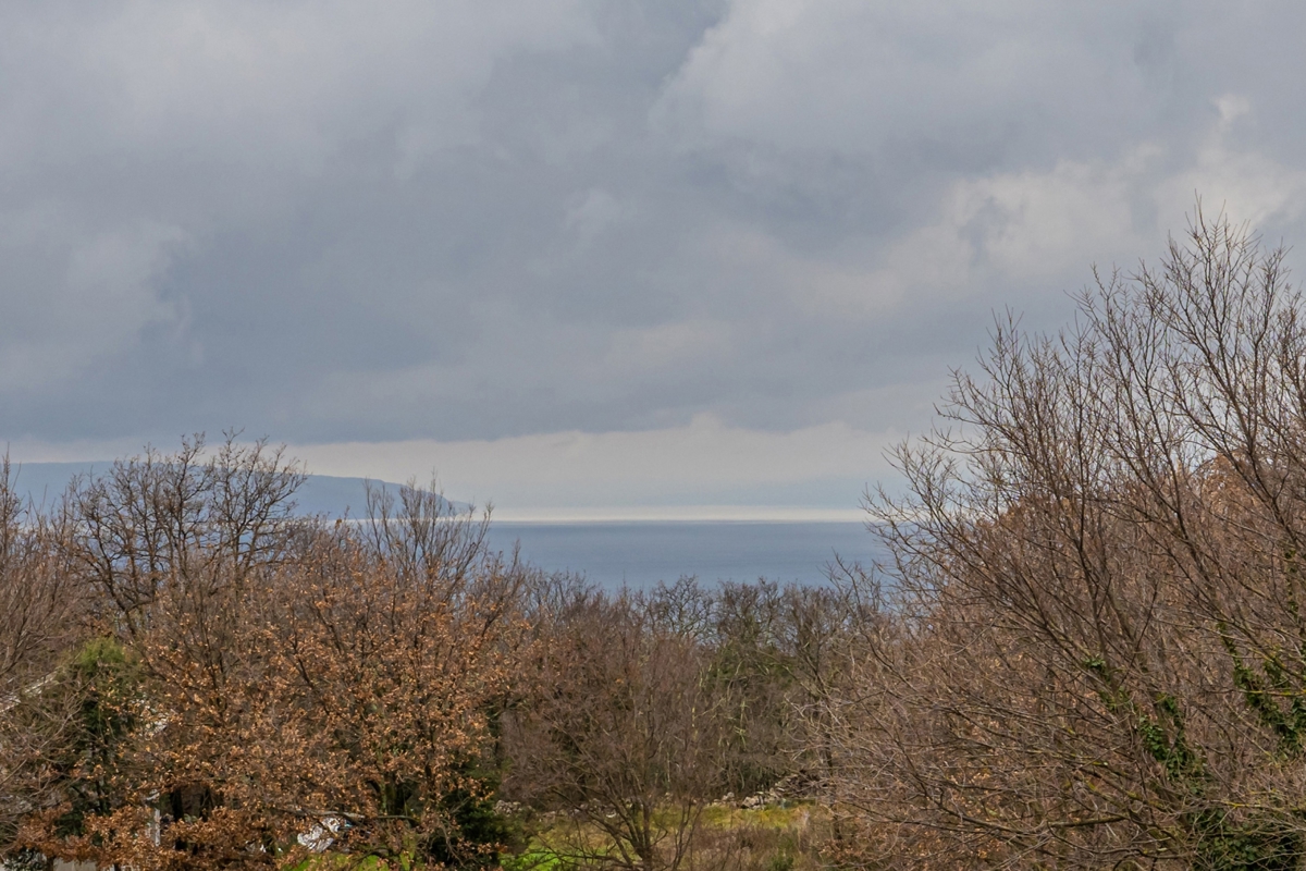 OTOK KRK, MALINSKA - Rustikalna vila z bazenom in pogledom na morje
