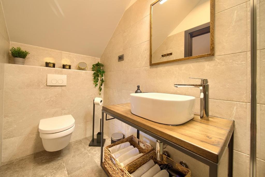 FUŽINE - Luksuzna vila z bazenom in velikim vrtom