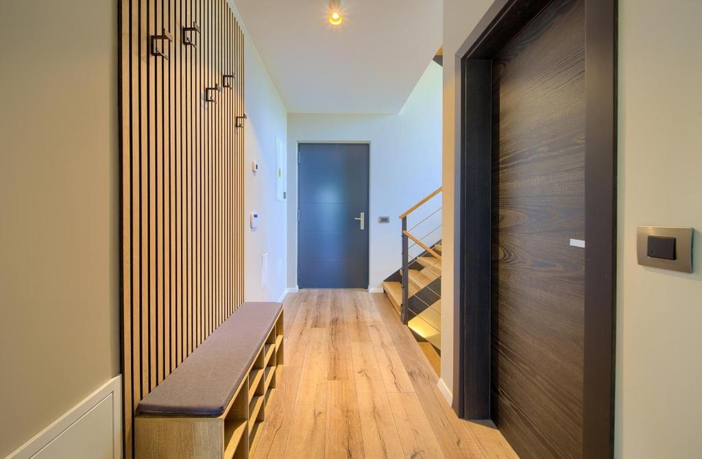 FUŽINE - Luksuzna vila z bazenom in velikim vrtom