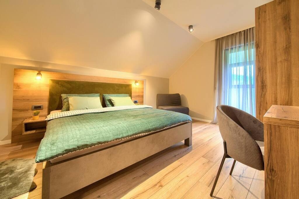 FUŽINE - Luksuzna vila z bazenom in velikim vrtom