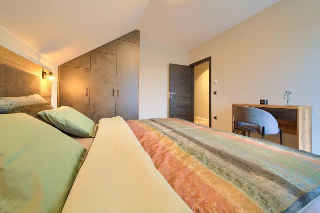 FUŽINE - Luksuzna vila z bazenom in velikim vrtom