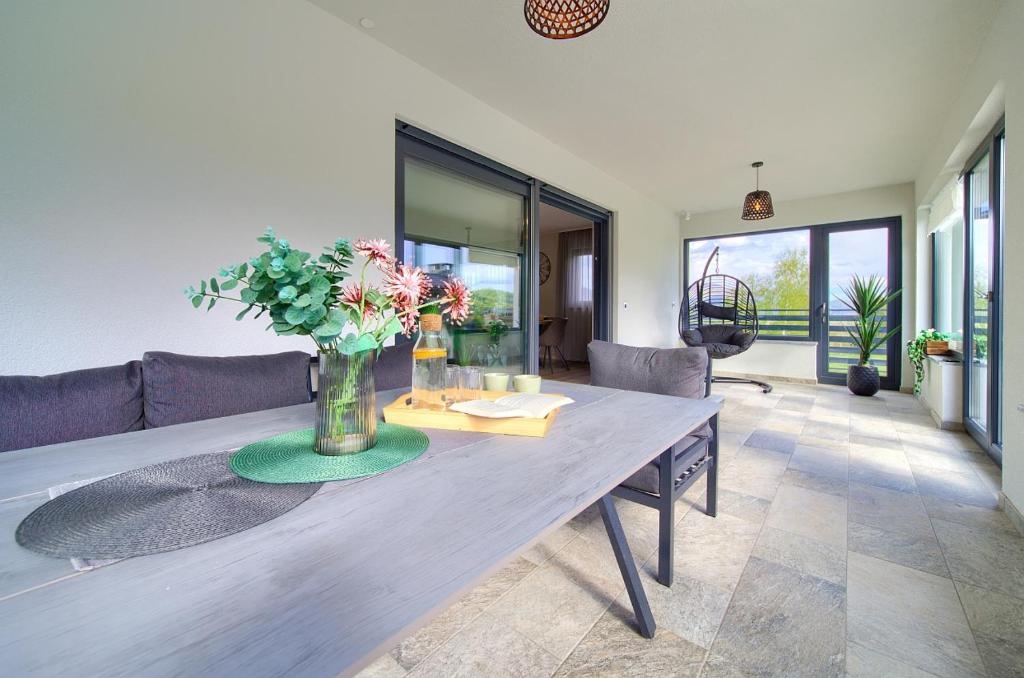 FUŽINE - Luksuzna vila z bazenom in velikim vrtom