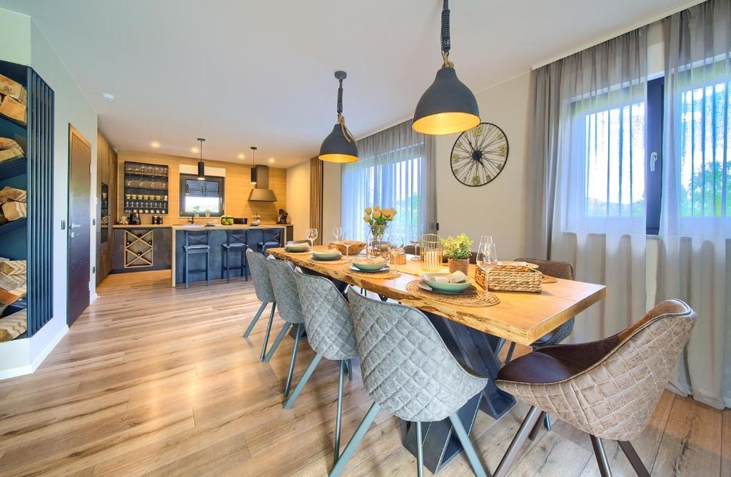 FUŽINE - Luksuzna vila z bazenom in velikim vrtom