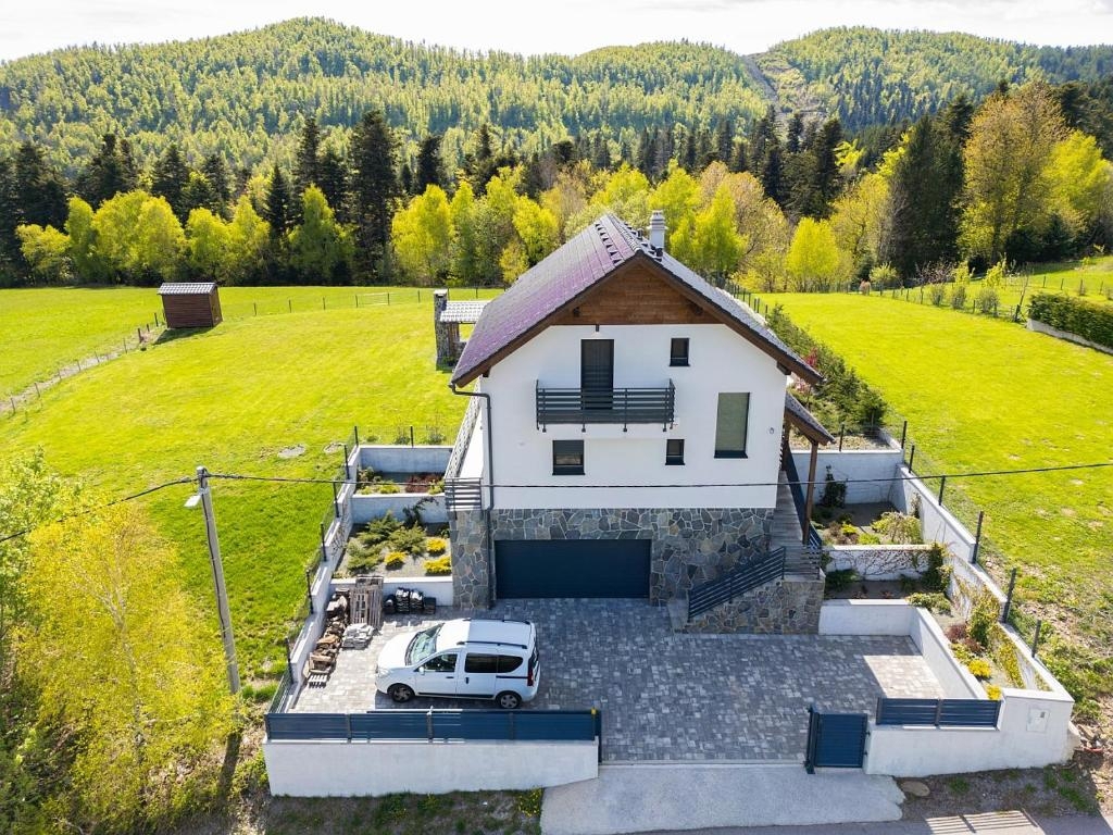 FUŽINE - Luksuzna vila z bazenom in velikim vrtom