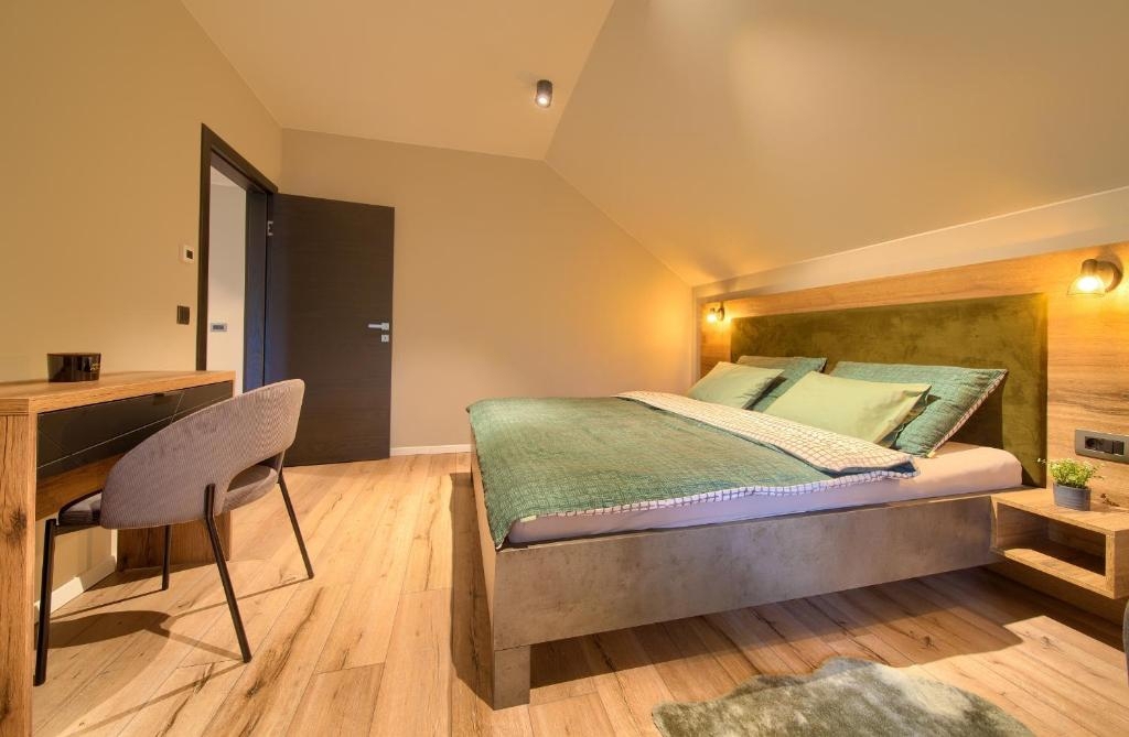 FUŽINE - Luksuzna vila z bazenom in velikim vrtom