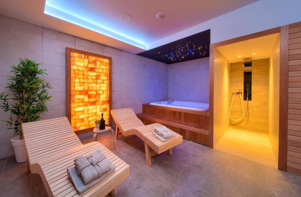 FUŽINE - Luksuzna vila z bazenom in velikim vrtom