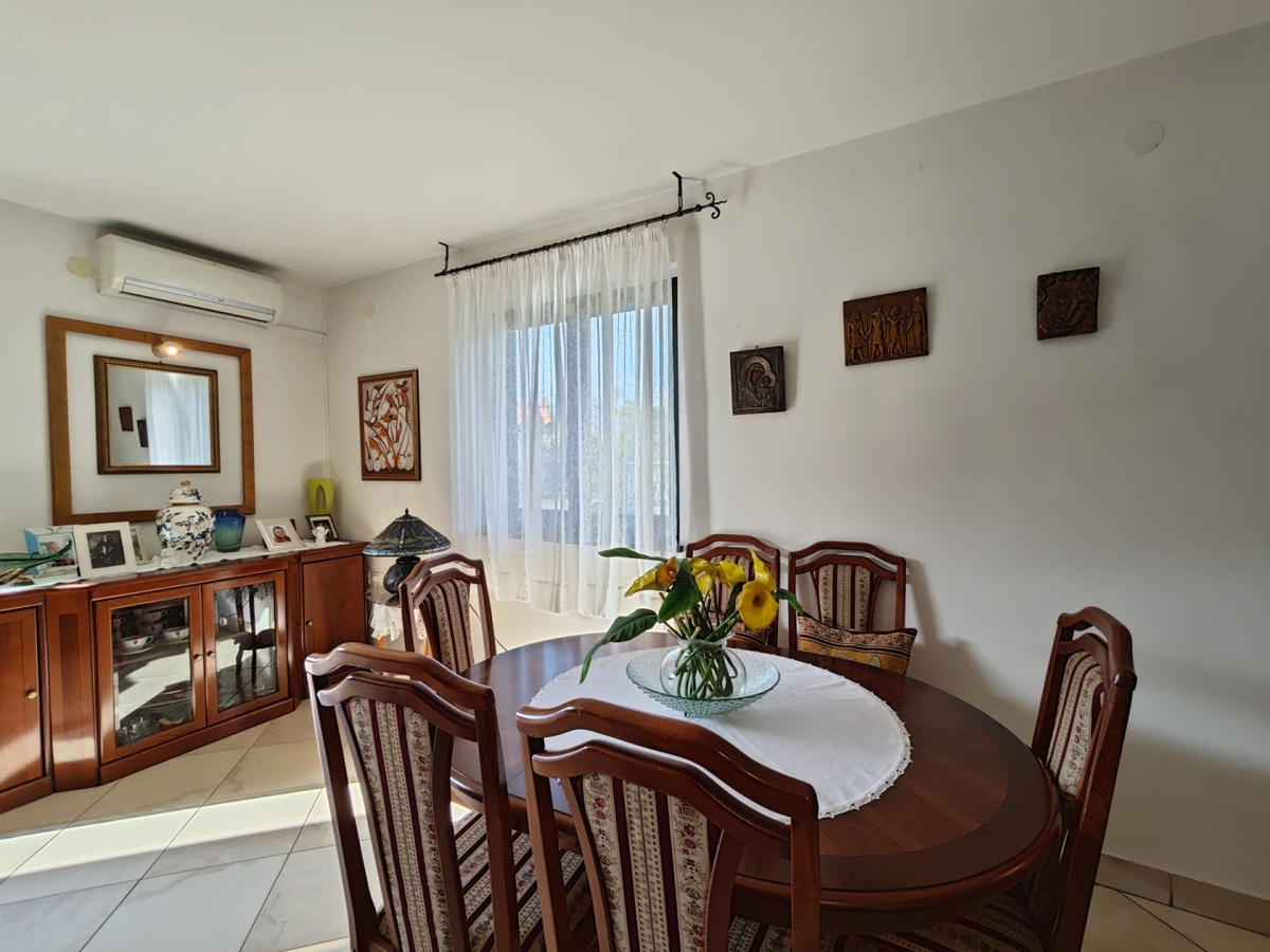 OTOK KRK, DOBRINJ - Samostojna hiša s pogledom na morje