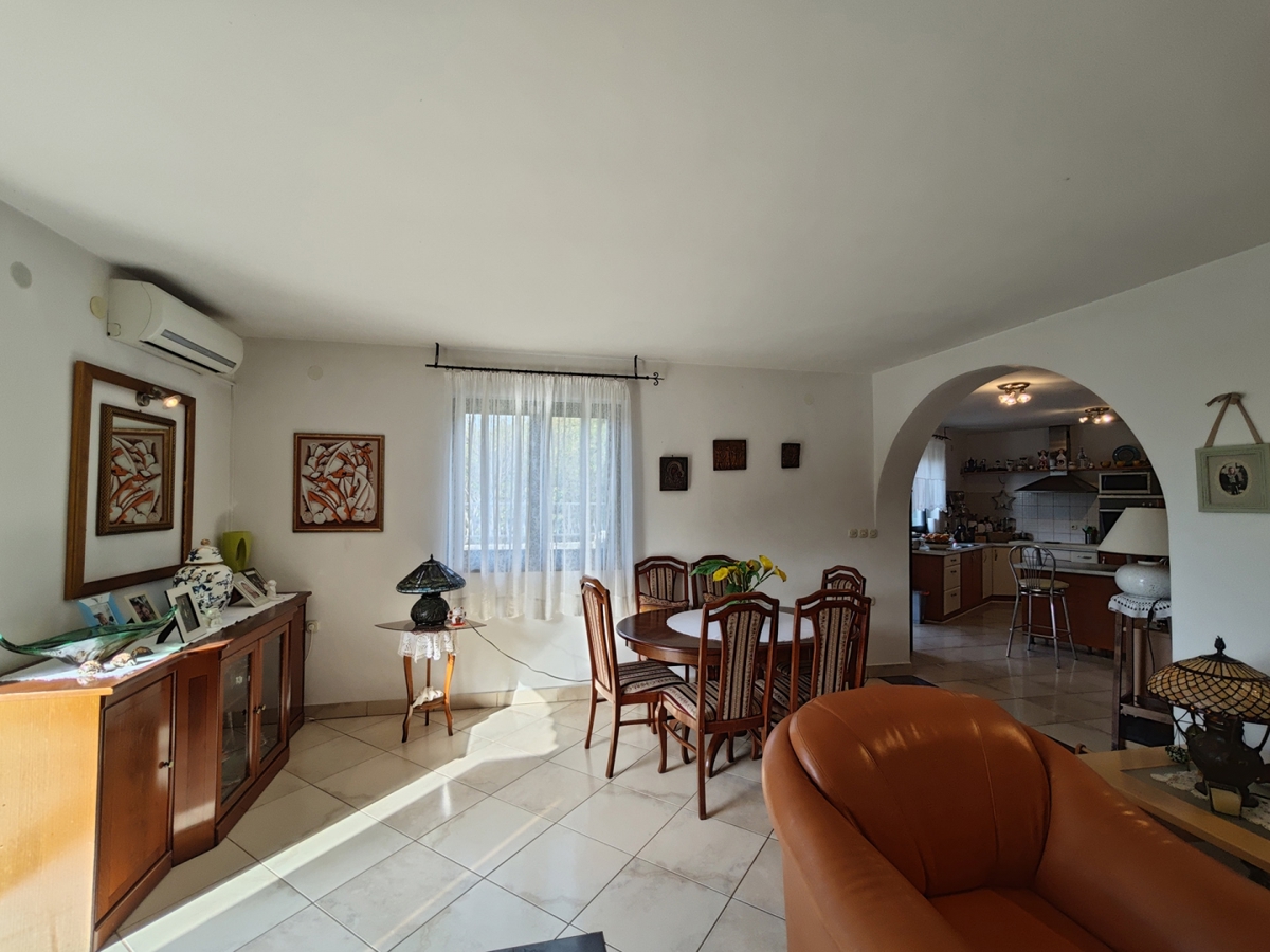 OTOK KRK, DOBRINJ - Samostojna hiša s pogledom na morje