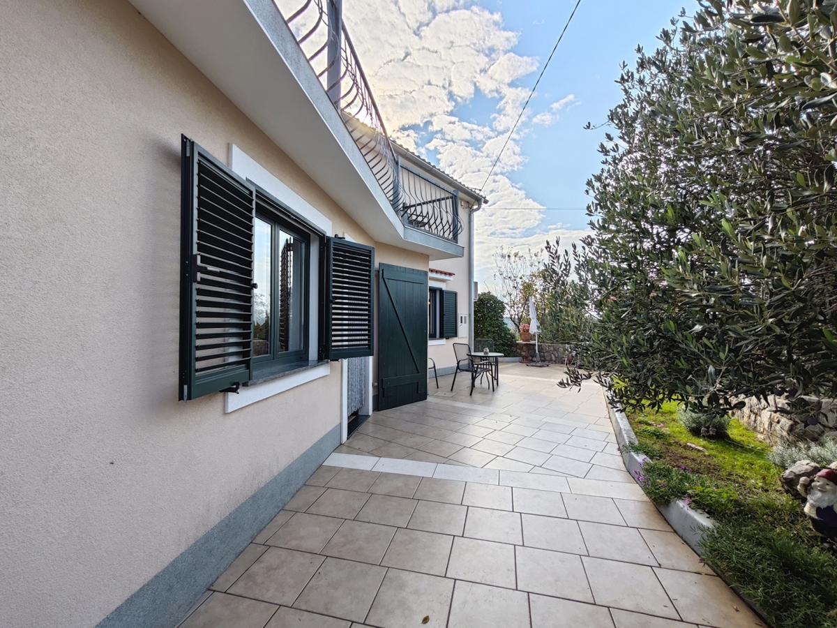 OTOK KRK, DOBRINJ - Samostojna hiša s pogledom na morje