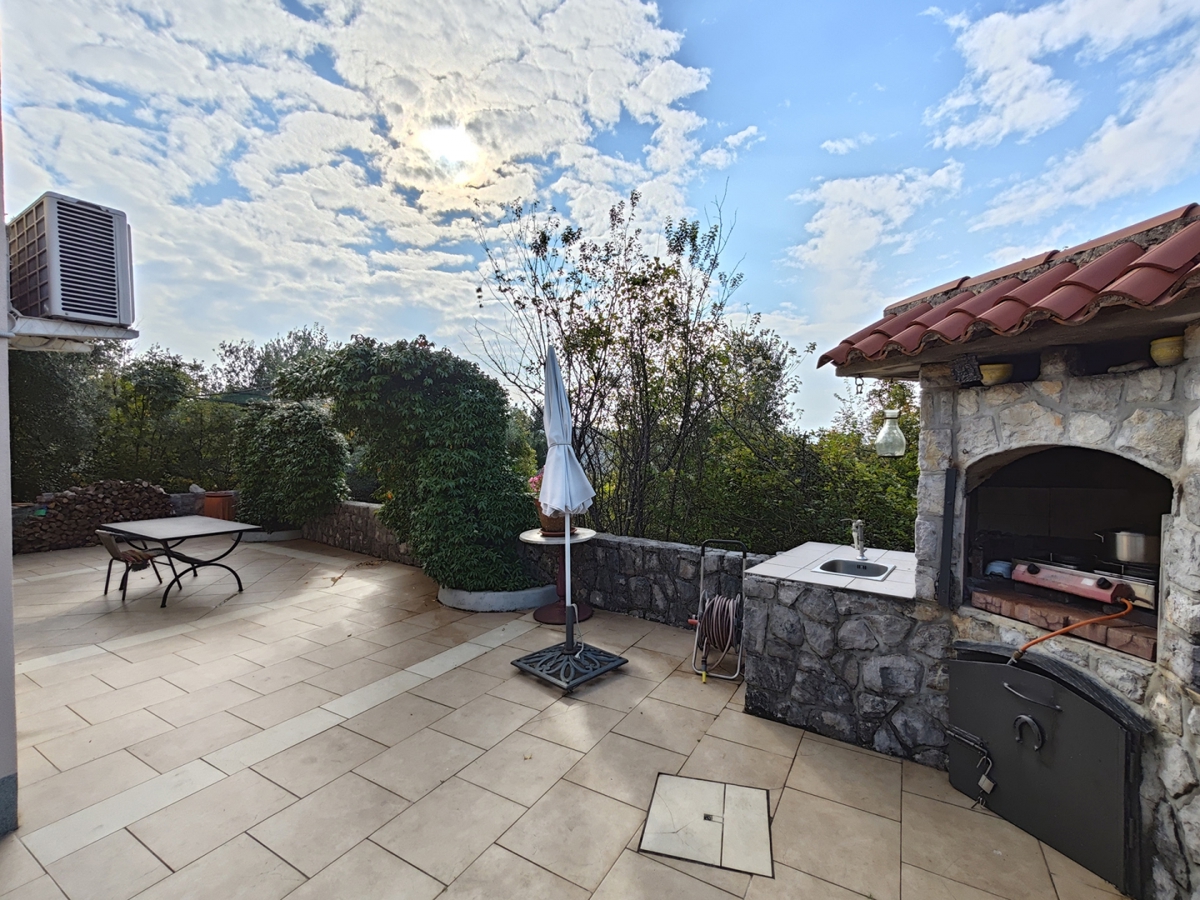 OTOK KRK, DOBRINJ - Samostojna hiša s pogledom na morje