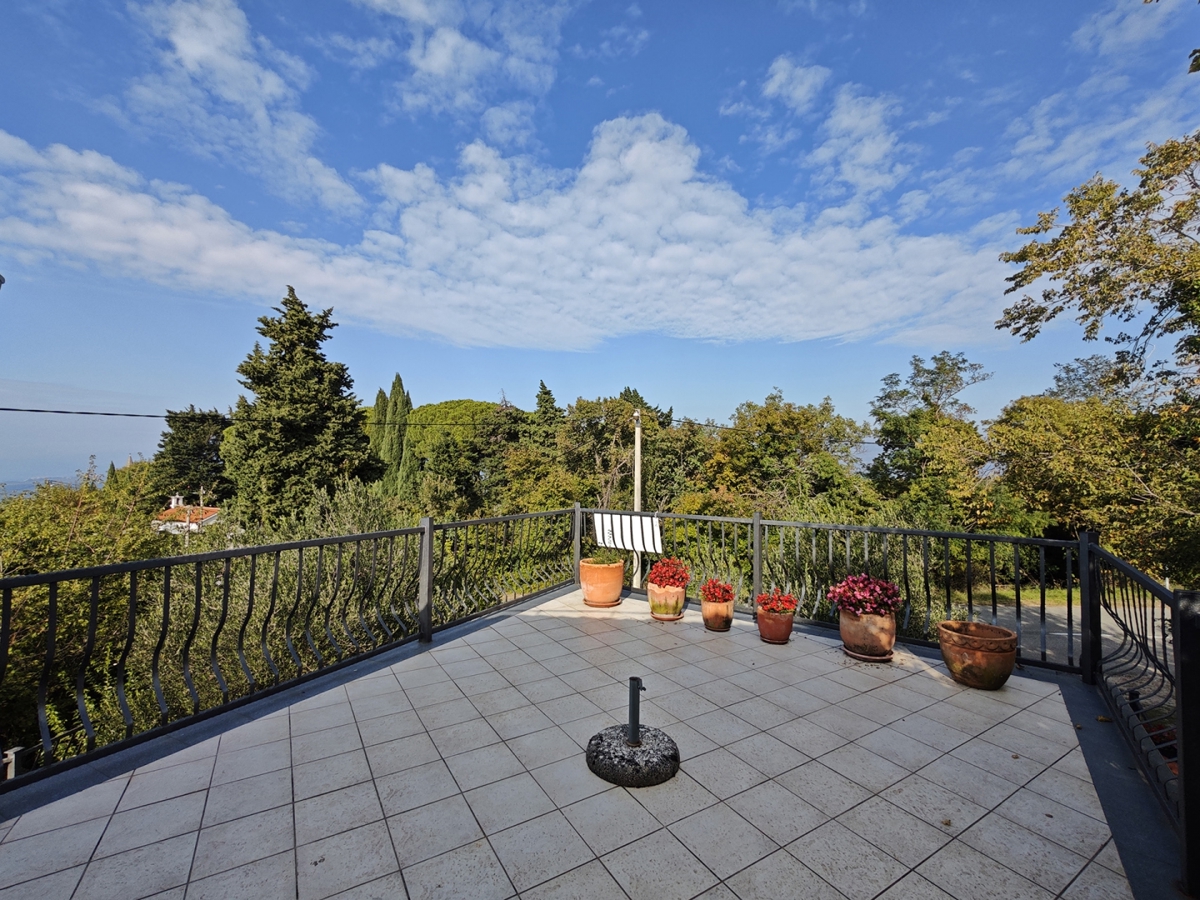 OTOK KRK, DOBRINJ - Samostojna hiša s pogledom na morje