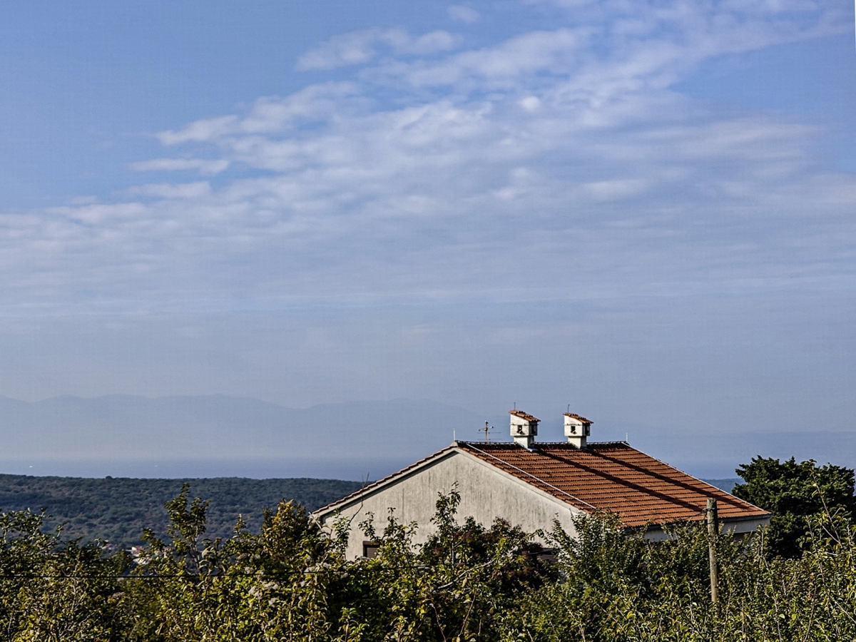 OTOK KRK, DOBRINJ - Samostojna hiša s pogledom na morje