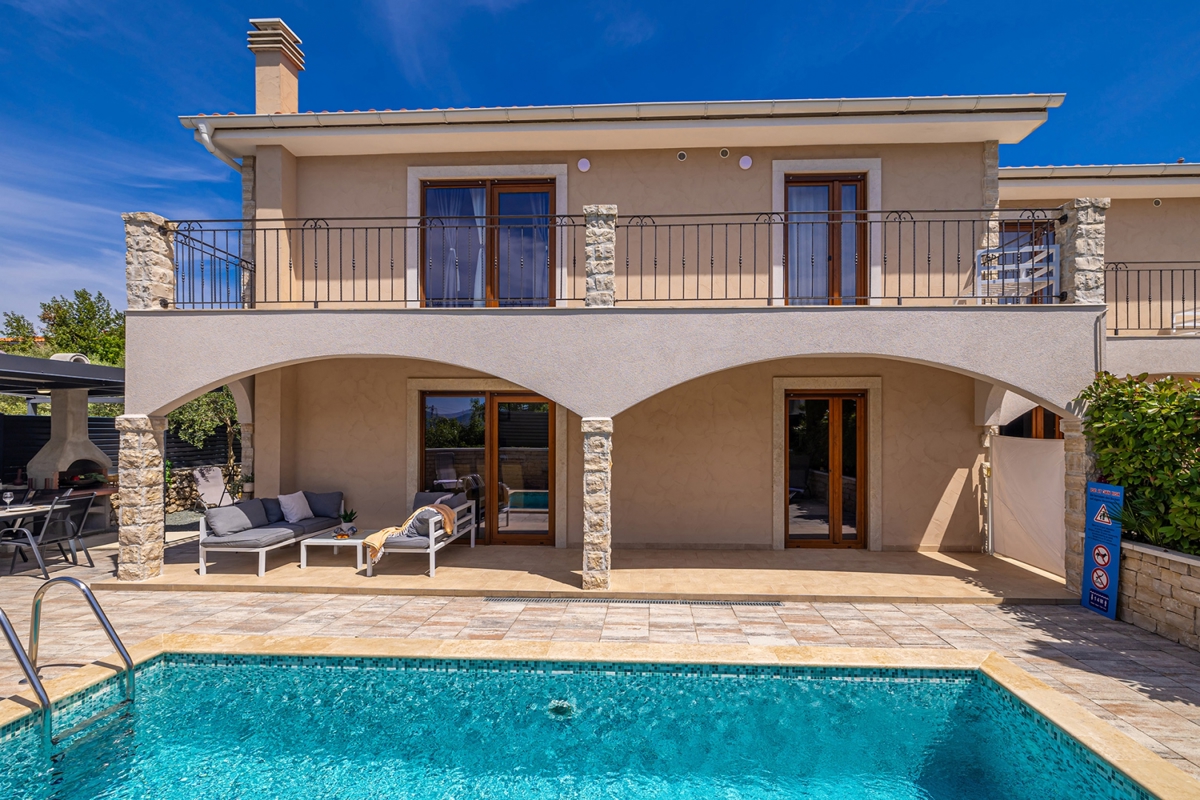 OTOK KRK - Avtohtona polsamostojna hiša z bazenom in pogledom na morje