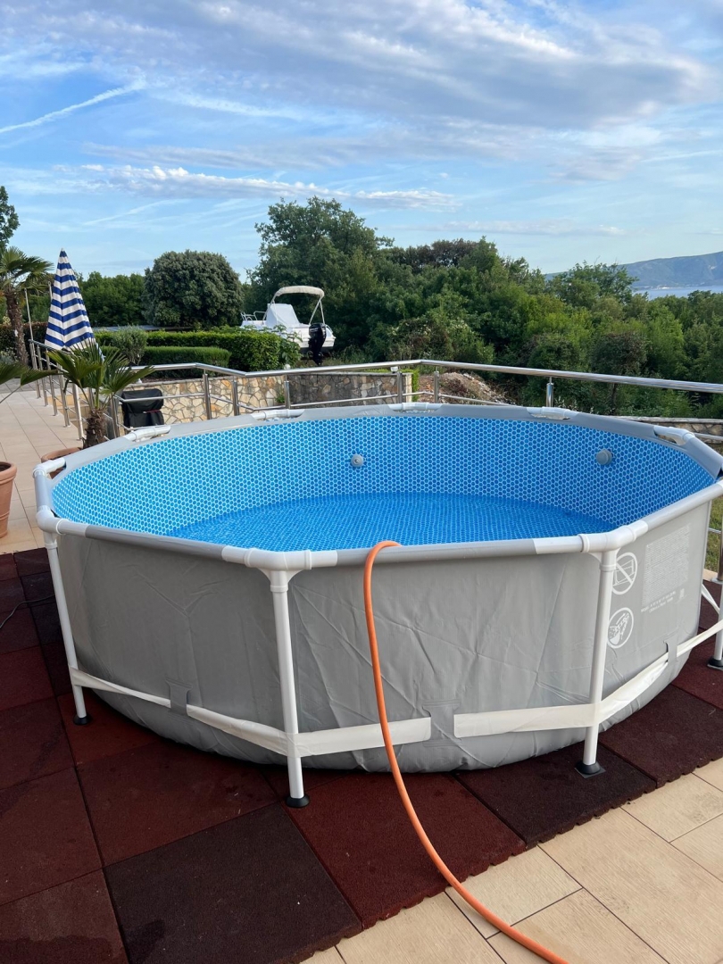 OTOK KRK, PINEZIĆI - Apartma v pritličju s pogledom na morje