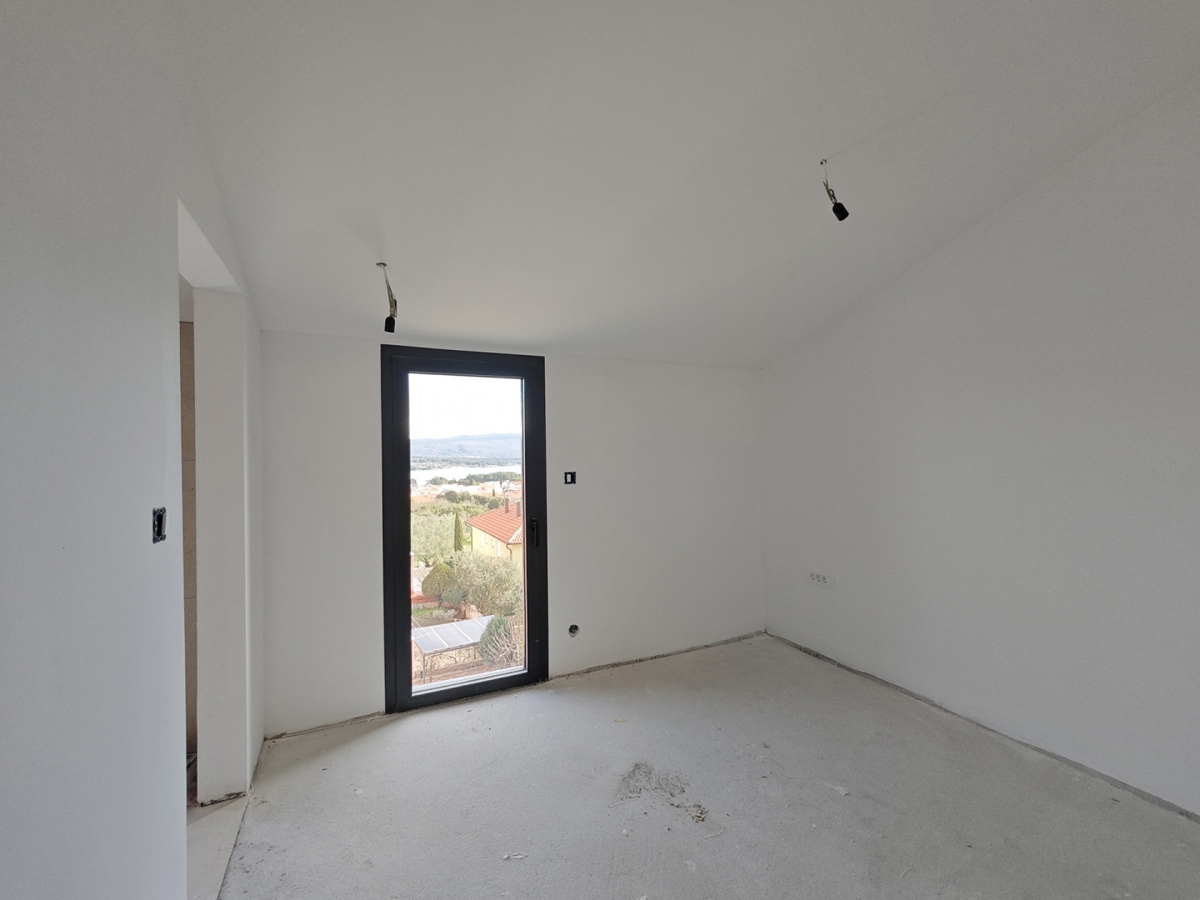 MESTO KRK - Luksuzno stanovanje v pritličju z vrtom