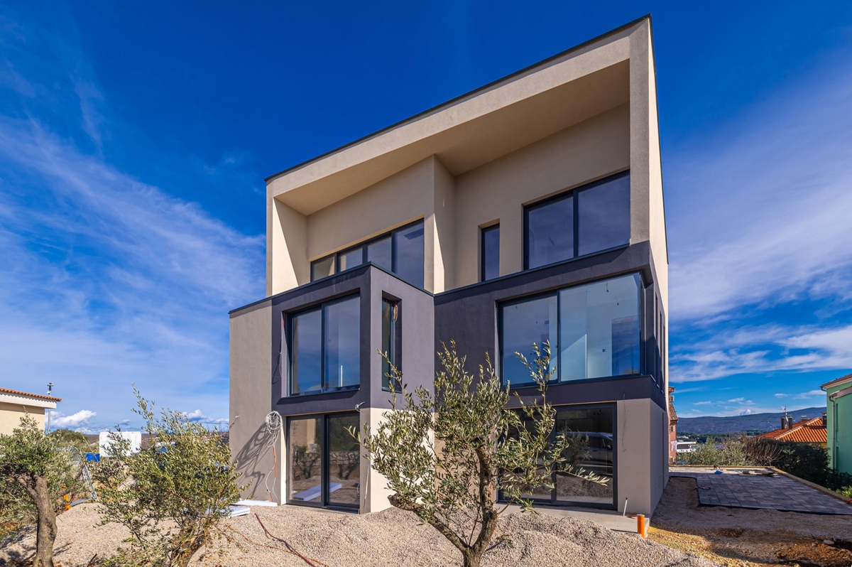 MESTO KRK - Luksuzno stanovanje v pritličju z vrtom