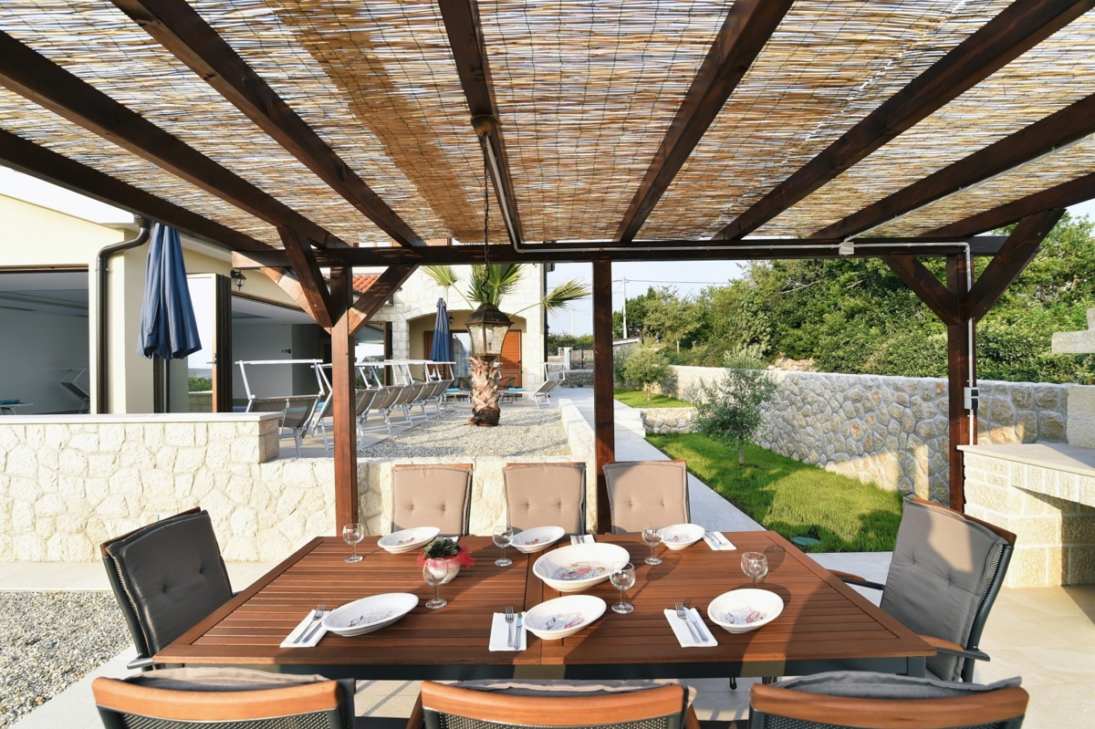 OTOK KRK - Luksuzna vila z notranjim bazenom